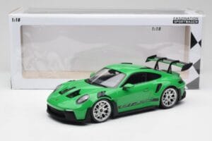 Porsche 911 992 GT3 RS Python Žalias & Sidabriniai Ratai & Juodas Dekoras Minichamps 1:18 153062235 Metalas - nuotrauka 6 iš 6