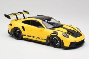 Porsche 911 992 GT3 RS Racing Geltonas & Juodi Ratai Minichamps 1:18 153062245 Metalas - nuotrauka 4 iš 6