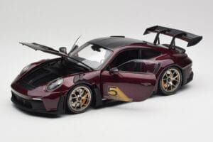 Porsche 911 992 GT3 RS Ultraviolet & Sidabriniai Ratai Minichamps 1:18 110062029 Metalas - nuotrauka 2 iš 8