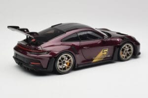 Porsche 911 992 GT3 RS Ultraviolet & Sidabriniai Ratai Minichamps 1:18 110062029 Metalas - nuotrauka 3 iš 8