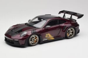 Porsche 911 992 GT3 RS Ultraviolet & Sidabriniai Ratai Minichamps 1:18 110062029 Metalas
