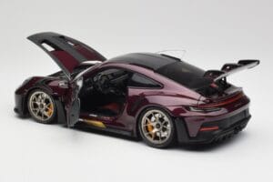 Porsche 911 992 GT3 RS Ultraviolet & Sidabriniai Ratai Minichamps 1:18 110062029 Metalas - nuotrauka 5 iš 8