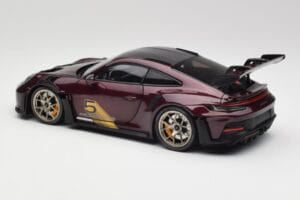 Porsche 911 992 GT3 RS Ultraviolet & Sidabriniai Ratai Minichamps 1:18 110062029 Metalas - nuotrauka 7 iš 8