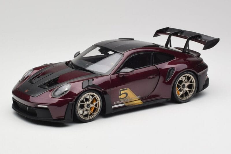Porsche 911 992 GT3 RS Ultraviolet & Sidabriniai Ratai Minichamps 1:18 110062029 Metalas
