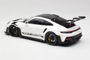 Porsche 911 992 GT3 RS Baltas & Juodi Ratai Minichamps 1:18 155062230 Metalas - nuotrauka 5 iš 6