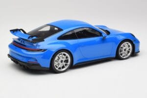 Porsche 911 992 GT3 Shark Mėlyna & Sidabriniai Ratai Minichamps 1:18 143069015 Derva - nuotrauka 2 iš 6