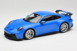 Porsche 911 992 GT3 Shark Mėlyna & Sidabriniai Ratai Minichamps 1:18 143069015 Derva
