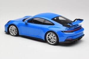 Porsche 911 992 GT3 Shark Mėlyna & Sidabriniai Ratai Minichamps 1:18 143069015 Derva - nuotrauka 5 iš 6