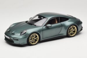 Porsche 911 992 GT3 Touring Package Malachite Green Metallic Norev 1:18 187382 Metalas