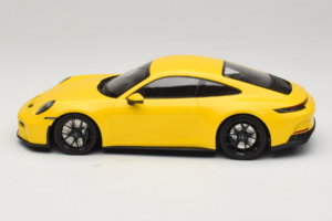 Porsche 911 992 GT3 Touring Geltonas Juodi Ratai Minichamps 1:18 117069021 Metalas - nuotrauka 3 iš 6