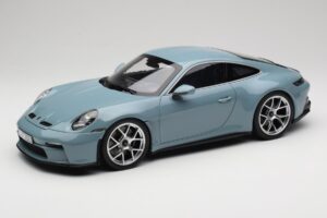 Porsche 911 992 S/T Meisenblau Norev 1:12 127550 Metalas