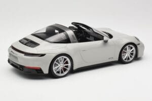 Porsche 911 992 Targa 4 GTS Pilkas Minichamps 1:18 155061064 Metalas - nuotrauka 2 iš 6