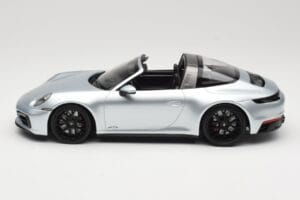 Porsche 911 992 Targa 4 GTS Sidabrinis Minichamps 1:18 155061061 Metalas - nuotrauka 3 iš 6