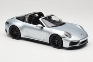 Porsche 911 992 Targa 4 GTS Sidabrinis Minichamps 1:18 155061061 Metalas - nuotrauka 4 iš 6
