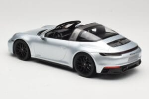 Porsche 911 992 Targa 4 GTS Sidabrinis Minichamps 1:18 155061061 Metalas - nuotrauka 5 iš 6