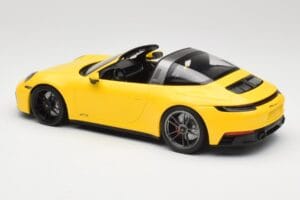 Porsche 911 992 Targa 4 GTS Geltonas Minichamps 1:18 153061064 Metalas - nuotrauka 5 iš 6