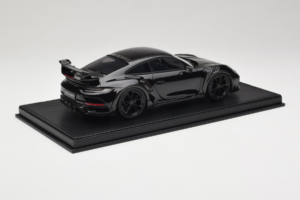 Porsche 911 992 TechArt GTstreet R Juodas Su Juodais Ratais TechArt 1:18 REMC012 Derva - nuotrauka 3 iš 6