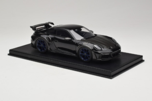 Porsche 911 992 TechArt GTstreet R Juodas Su Mėlynais Ratais TechArt 1:18 REMC009 Derva - nuotrauka 4 iš 6