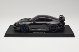 Porsche 911 992 TechArt GTstreet R Juodas Su Mėlynais Ratais TechArt 1:18 REMC009 Derva