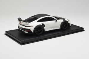 Porsche 911 992 TechArt GTstreet R Baltas Su Juodais Ratais TechArt 1:18 REMC013 Derva - nuotrauka 3 iš 6