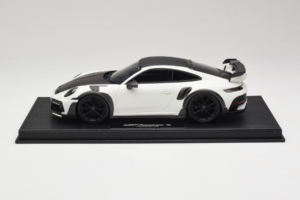 Porsche 911 992 TechArt GTstreet R Baltas Su Juodais Ratais TechArt 1:18 REMC013 Derva