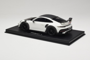 Porsche 911 992 TechArt GTstreet R Baltas Su Juodais Ratais TechArt 1:18 REMC013 Derva - nuotrauka 5 iš 6