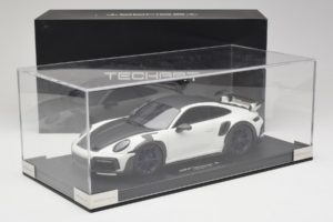Porsche 911 992 TechArt GTstreet R Baltas Su Mėlynais Ratais TechArt 1:18 REMC014 Derva - nuotrauka 6 iš 6