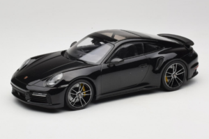 Porsche 911 992 Turbo S Juodas Minichamps 1:18 WAP02117BOL002 Metalas