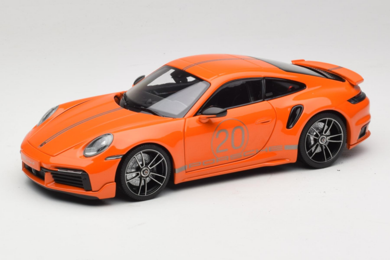 Porsche 911 992 Turbo S Coupe Sport Design Oranžinis Minichamps 1:18 113069074 Metalas
