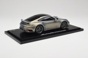 Porsche 911 Turbo S 992 Silver Bamboo Chromaflire With Display Case Spark 1:18 WAP0219100RTSS Derva - nuotrauka 3 iš 7