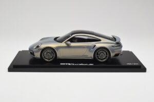 Porsche 911 Turbo S 992 Silver Bamboo Chromaflire With Display Case Spark 1:18 WAP0219100RTSS Derva