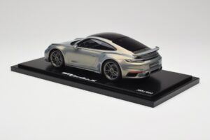 Porsche 911 Turbo S 992 Silver Bamboo Chromaflire With Display Case Spark 1:18 WAP0219100RTSS Derva - nuotrauka 5 iš 7