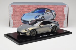 Porsche 911 Turbo S 992 Silver Bamboo Chromaflire With Display Case Spark 1:18 WAP0219100RTSS Derva - nuotrauka 6 iš 7