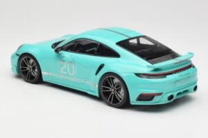Porsche 911 992 Turbo S Sport Design Package Racing Green Minichamps 1:18 155069175 Metalas - nuotrauka 5 iš 6
