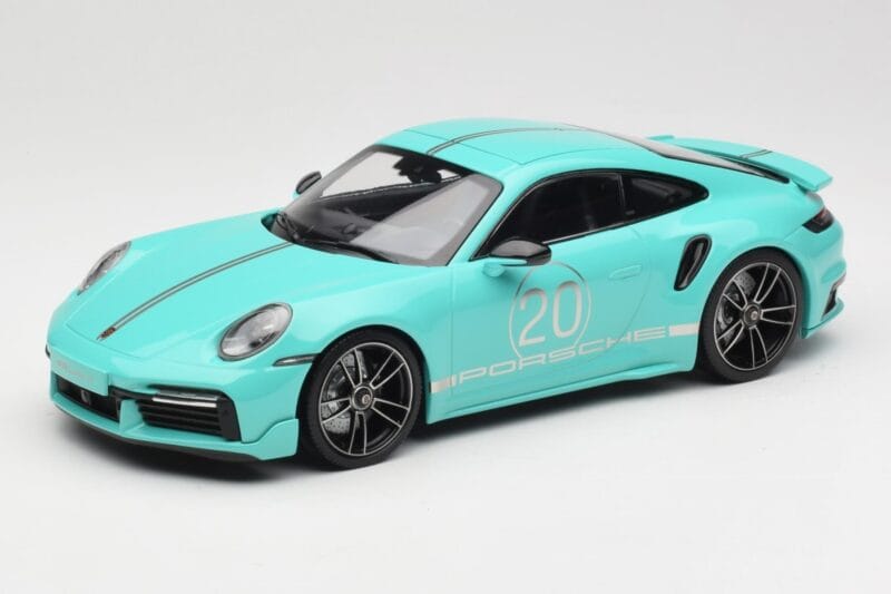 Porsche 911 992 Turbo S Sport Design Package Racing Green Minichamps 1:18 155069175 Metalas