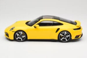 Porsche 911 992 Turbo S Geltonas Minichamps 1:18 155069071 Metalas - nuotrauka 3 iš 6