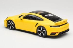 Porsche 911 992 Turbo S Geltonas Minichamps 1:18 155069071 Metalas - nuotrauka 5 iš 6