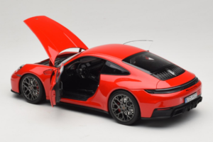 Porsche 911 992.2 Carrera 4 GTS Guards Red Norev 1:18 187171 Metalas - nuotrauka 5 iš 8