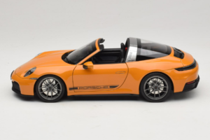 Porsche 911 992.2 Targa 4 GTS Bahama Yellow Norev 1:18 187190 Metalas - nuotrauka 5 iš 10
