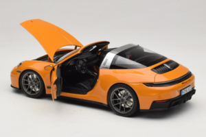 Porsche 911 992.2 Targa 4 GTS Bahama Yellow Norev 1:18 187190 Metalas - nuotrauka 7 iš 10