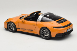 Porsche 911 992.2 Targa 4 GTS Bahama Yellow Norev 1:18 187190 Metalas - nuotrauka 9 iš 10
