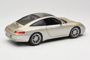 Porsche 911 996 Carrera 4S Sidabrinis Maisto 1:18 WAP02102212 Metalas - nuotrauka 3 iš 8