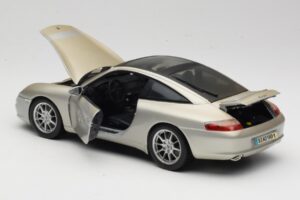 Porsche 911 996 Carrera 4S Sidabrinis Maisto 1:18 WAP02102212 Metalas - nuotrauka 5 iš 8