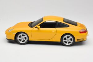 Porsche 911 996 Carrera 4S Geltonas Maisto 1:18 WAP02101610 Metalas - nuotrauka 4 iš 8