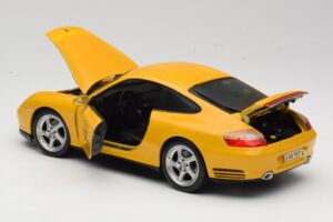 Porsche 911 996 Carrera 4S Geltonas Maisto 1:18 WAP02101610 Metalas - nuotrauka 5 iš 8