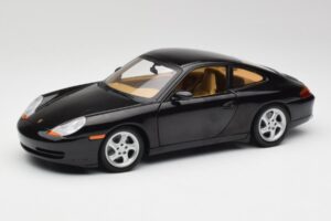 Porsche 911 996 Carrera Juodas Gate 1:18 1043 Metalas