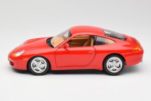 Porsche 911 996 Carrera Raudonas Bburago 1:18 3385 Metalas - nuotrauka 4 iš 8