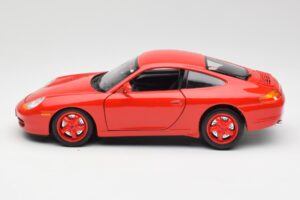 Porsche 911 996 Carrera Raudonas Riboto Leidimo Bburago 1:18 3385-M1 Metalas - nuotrauka 4 iš 8