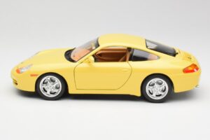 Porsche 911 996 Carrera Geltonas Bburago 1:18 30085-M1 Metalas - nuotrauka 4 iš 8