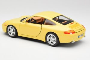 Porsche 911 996 Carrera Geltonas Bburago 1:18 30085-M1 Metalas - nuotrauka 7 iš 8